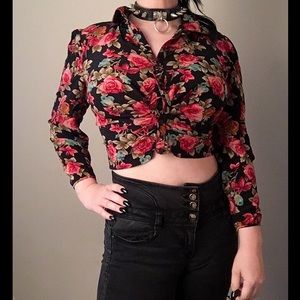 🥀5 for $25 Vintage floral crop top from Paris